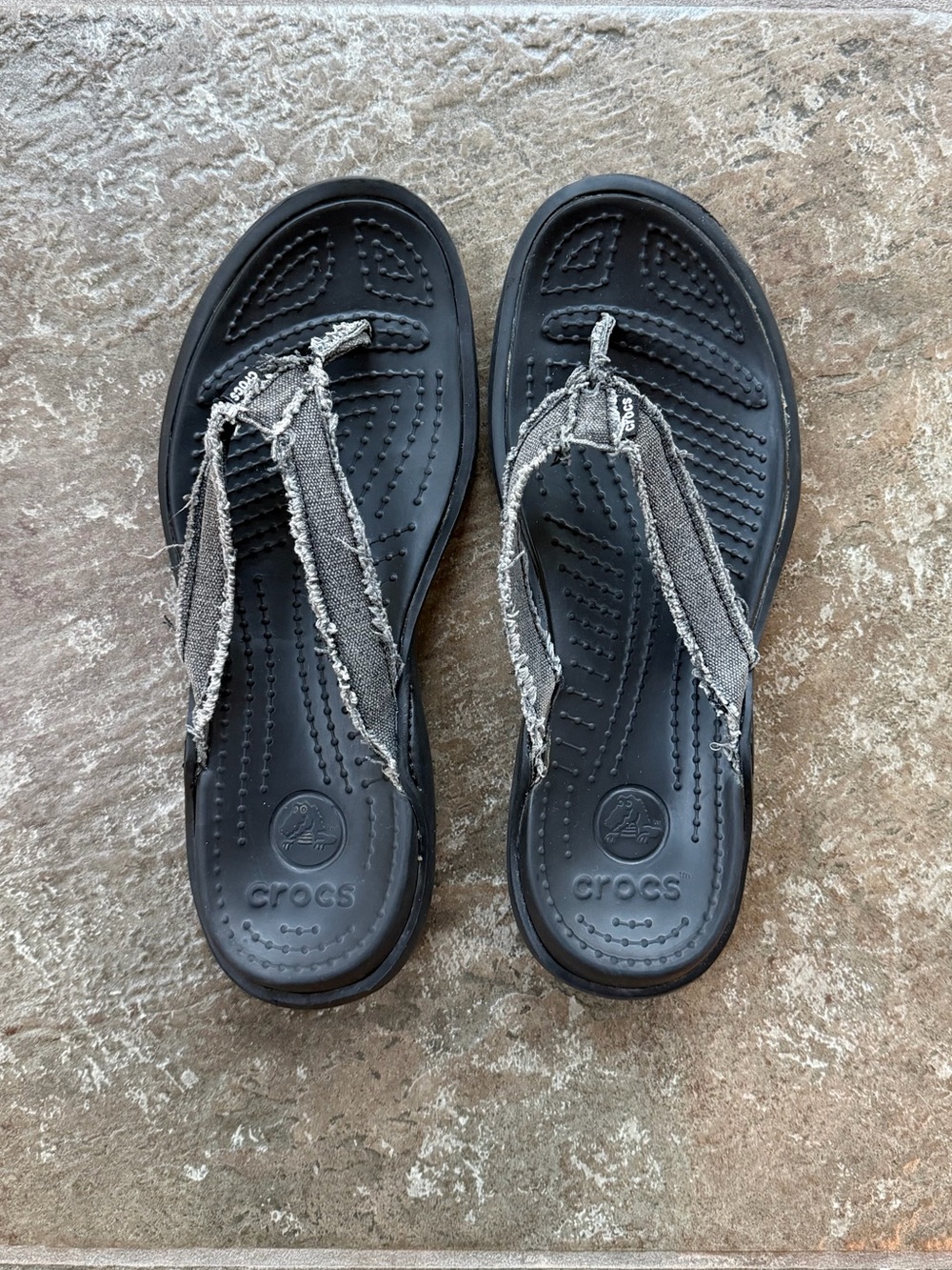 CROCS Santa Cruz Canvas Flip Flops Black Frayed Straps Women’s 8